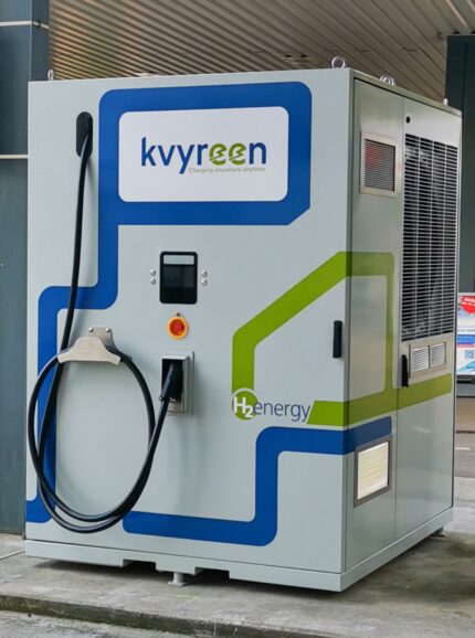 kvyreen vandenilinis įrenginys su kuro elementais ir CCS įkrovimo kabeliu