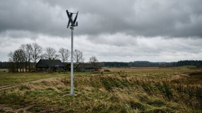 Ar ūkiui atvirame lauke apsimoka vėjo turbina, ar geriau statyti saulės elektrinę?